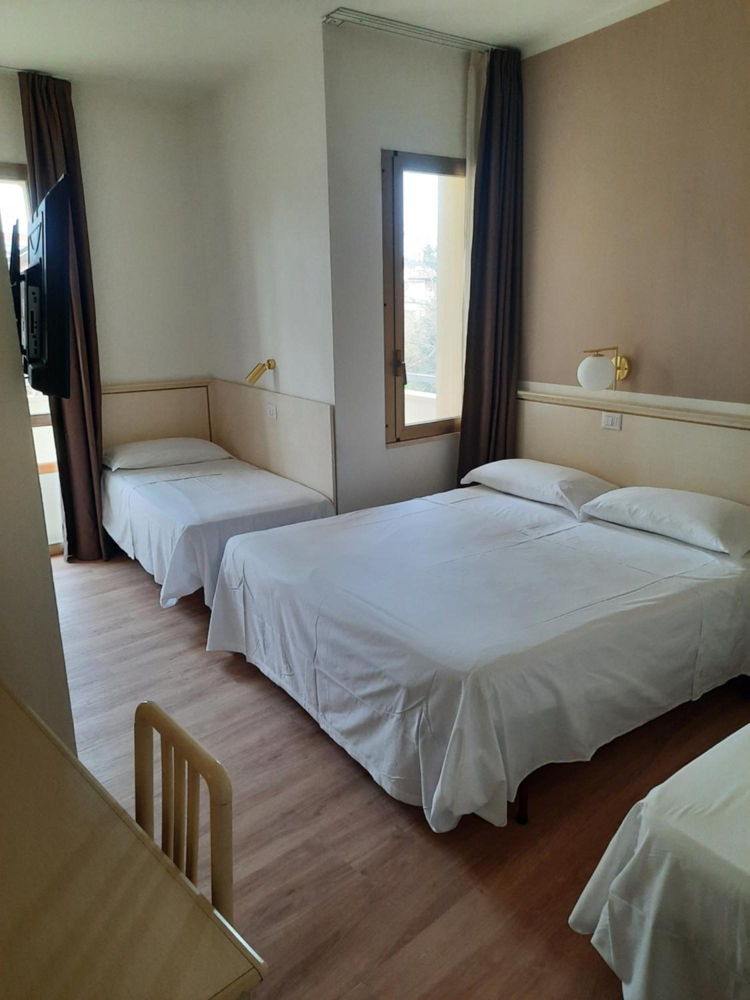 קרביה Hotel Schiller מראה חיצוני תמונה