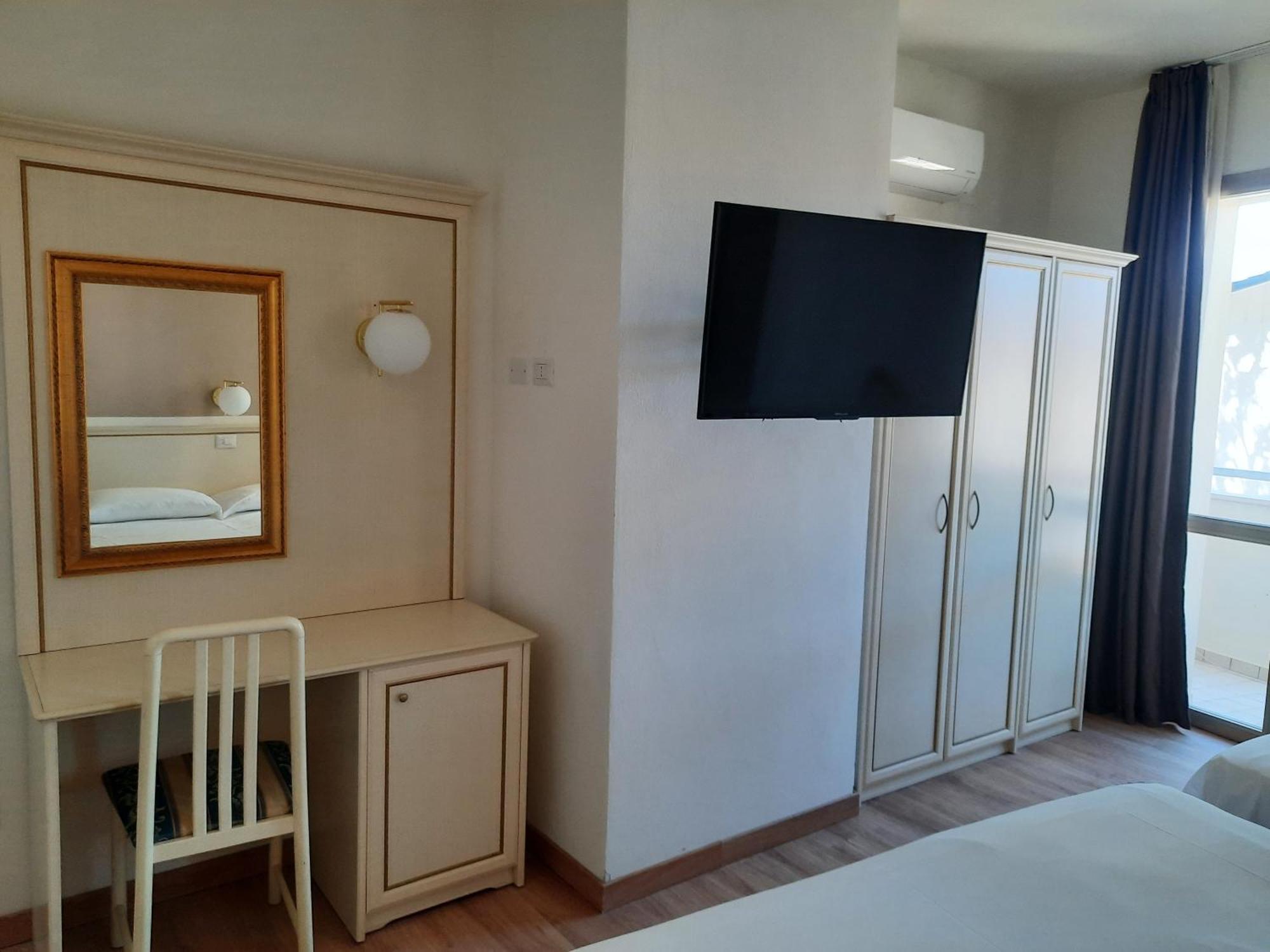 קרביה Hotel Schiller מראה חיצוני תמונה