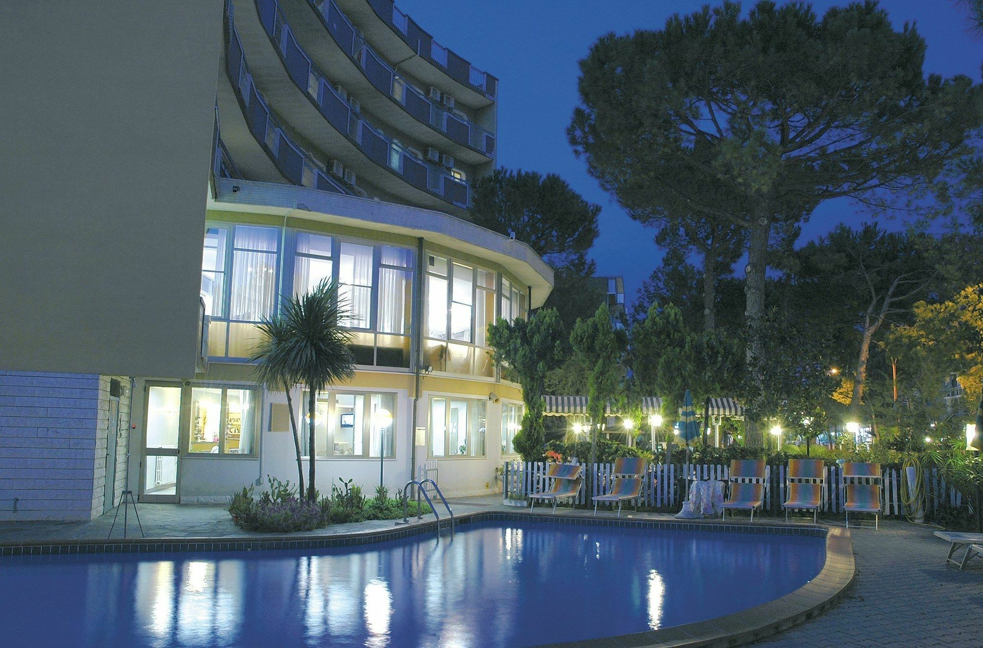 קרביה Hotel Schiller מראה חיצוני תמונה